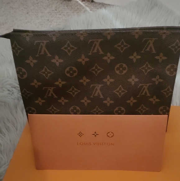 Louis Vuitton toiletry clutch pouch 26❣💫 - Picture 2 of 4
